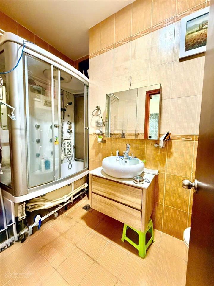 Cần bán nhà mtkd ngang 4.5m đường hoa phú nhuận  nhà 4 tầng kiên cố. giá chỉ 15.5 tỷ