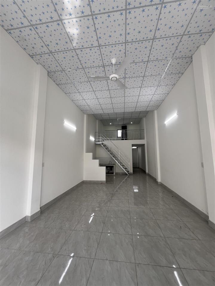 Cần tiền nên anh trai hạ giá bán gấp căn nhà mặt tiền kinh doanh buôn bán dt743c rộng 130m2