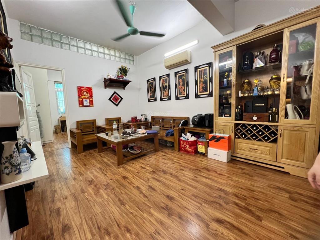Chính chủ cần nhượng lại căn chung cư lô góc 3 mặt thoáng vị trí đẹp gần quận uỷ hoàng mai