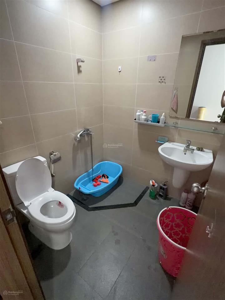 Chính chủ bán căn hộ 70m tòa dv04 rose town 79 ngọc hồi