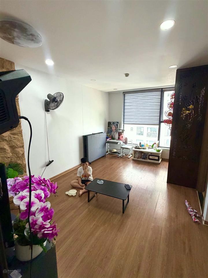 Chính chủ bán căn hộ 70m tòa dv04 rose town 79 ngọc hồi