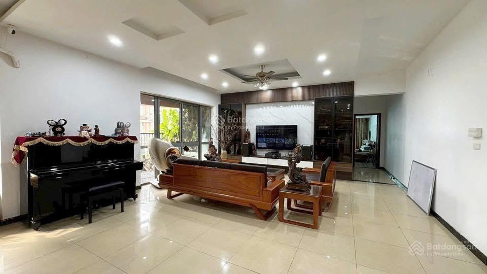Bán cc 3pn 3wc, 166m2 giá siêu hời tại ct5c văn khê, hà đông, hn