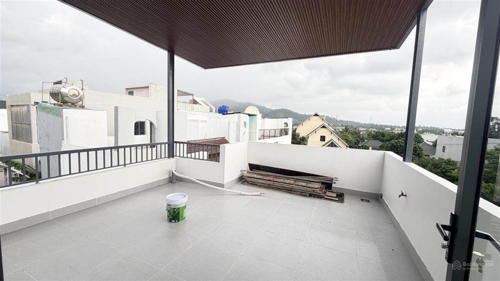 Bán nhà 3 tầng 3 mê kiệt oto 4m tôn đản chỉ 4ty650 tl