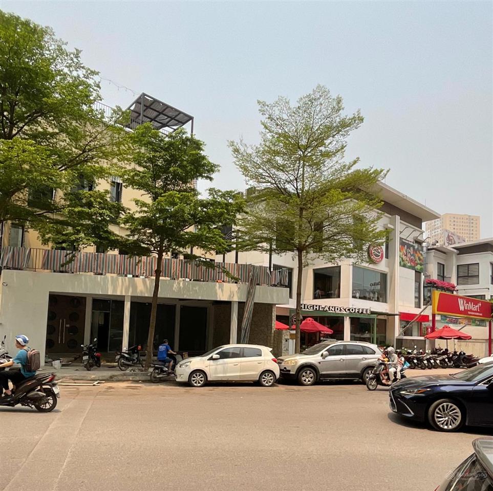 Cho thuê nhà mặt phố hoàng đạo thuý  dt 150m x4,5 tầng, mt 8,8m, giá thuê 85tr , kd , mọi mô hình