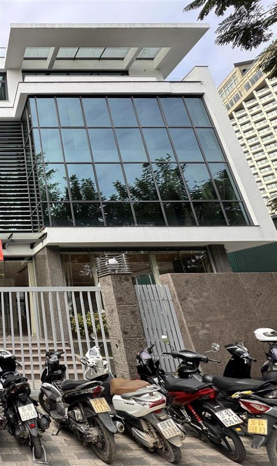 Cho thuê nhà mặt phố lạc long quân dt 420m x 4 tầng mt 30m vị trí sầm uất kinh doanh mọi mô hình