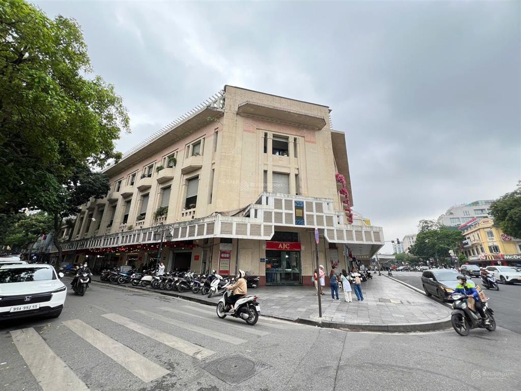 Cho thuê nhà mặt phố đinh tiên hoàng dt 450m2 t1, t2 200m2, mt 12m vị trí kim cương đắc địa