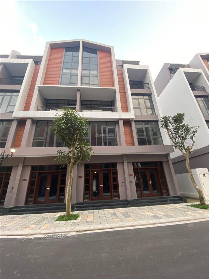 Tôi cần bán shophouse dòng tiền phố biển 19 sát góc đường 27m đối diện chung cư và sông venice