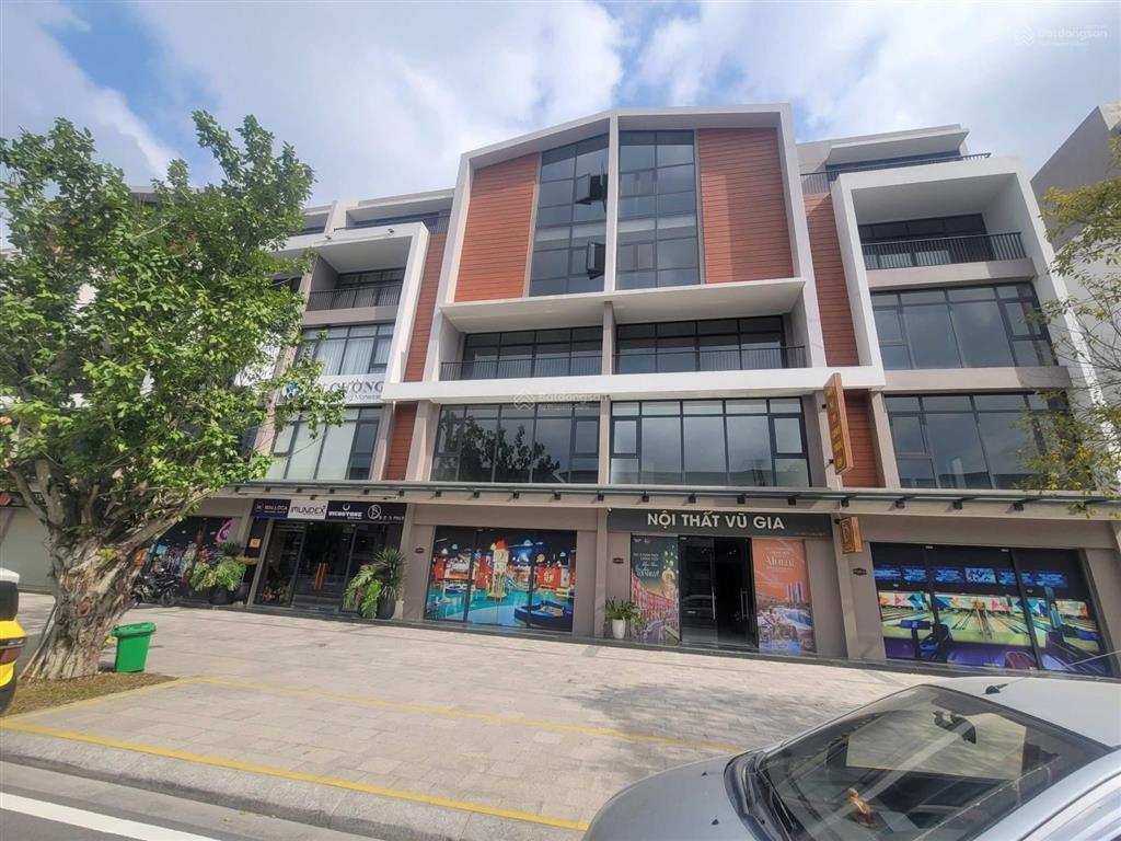 Tôi cần bán shop 2 mặt tiền đường 20m đối diện chung cư 100m2 giá 14 tỷ hoàn thiện 5 tầng mặt ngoài