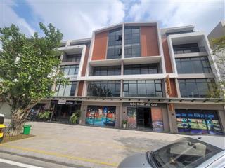 Tôi cần bán shop 2 mặt tiền đường 20m đối diện chung cư 100m2 giá 14 tỷ hoàn thiện 5 tầng mặt ngoài