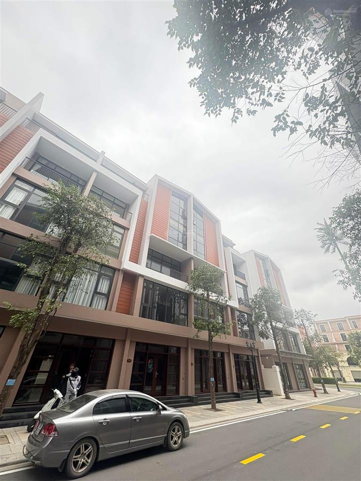 Tôi cần bán 65m2 đông nam giá 8.4 tỷ xây 5 tầng gần chung cư , công viên