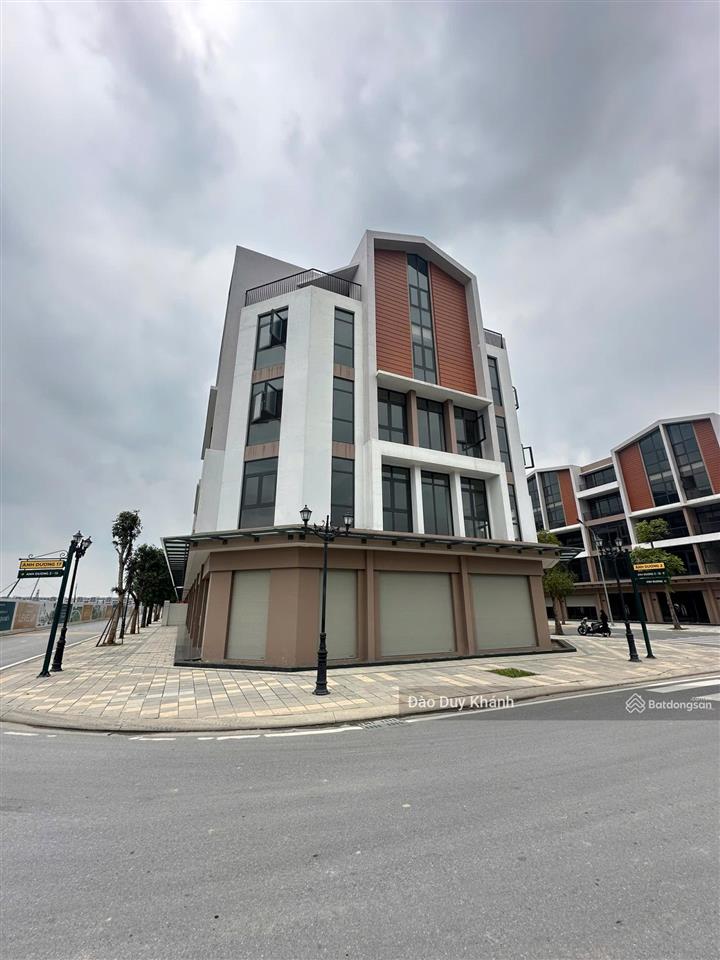 Cắt lỗ shophouse góc 3 mặt tiền vin 3 150m2 đường 20m giá 132tr/m2 đối diện trường học , chung cư