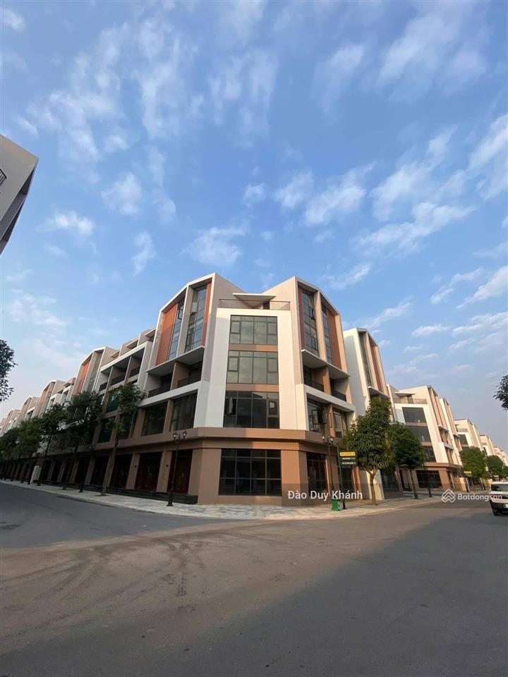 Cắt lỗ shophouse góc 3 mặt tiền vin 3 150m2 đường 20m giá 132tr/m2 đối diện trường học , chung cư