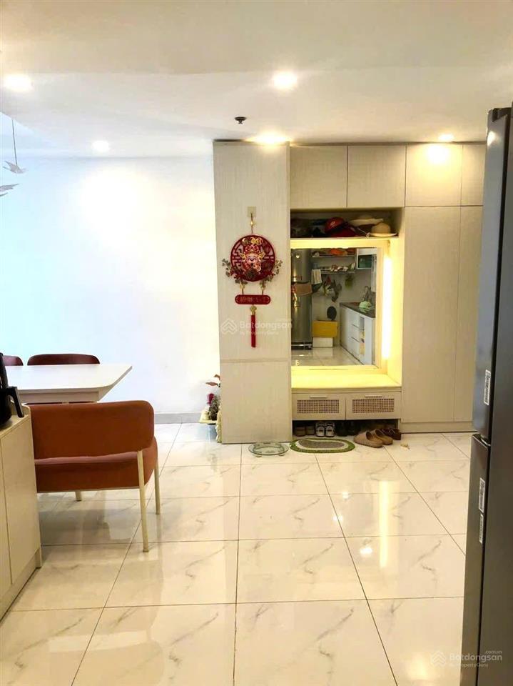 Cần tiền bán căn 68m2 2pn2wc view tp, tầng đẹp đã decor nội thất giá 3,75 tỷ shr