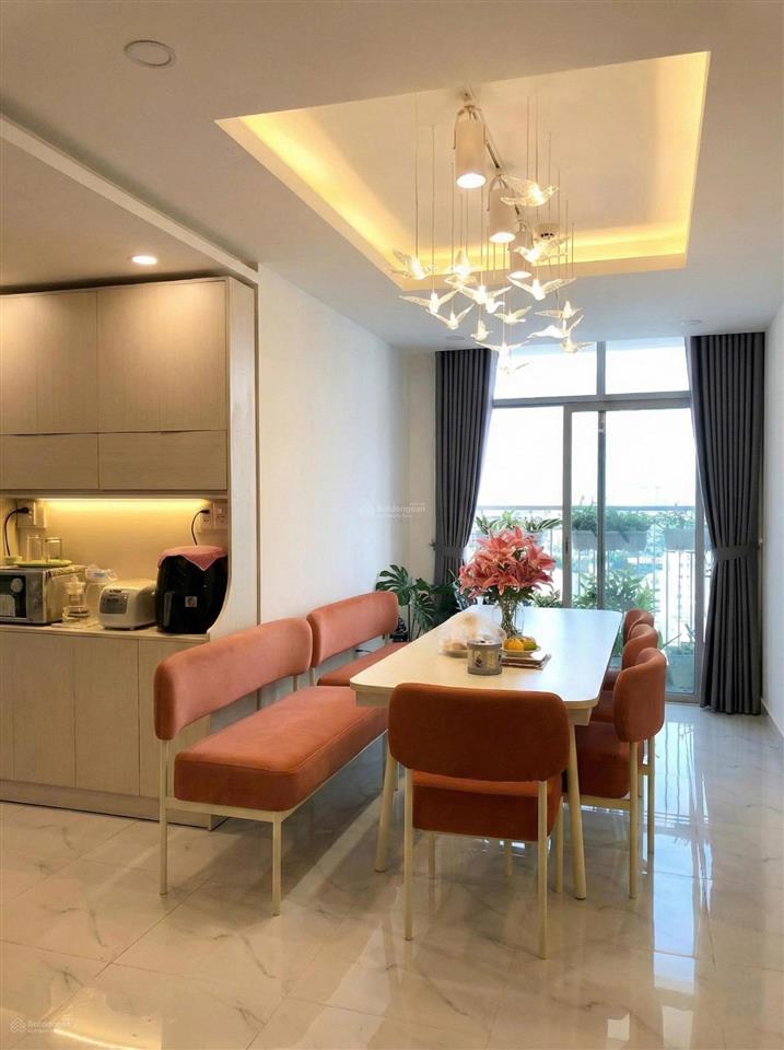 Cần tiền bán căn 68m2 2pn2wc view tp, tầng đẹp đã decor nội thất giá 3,75 tỷ shr