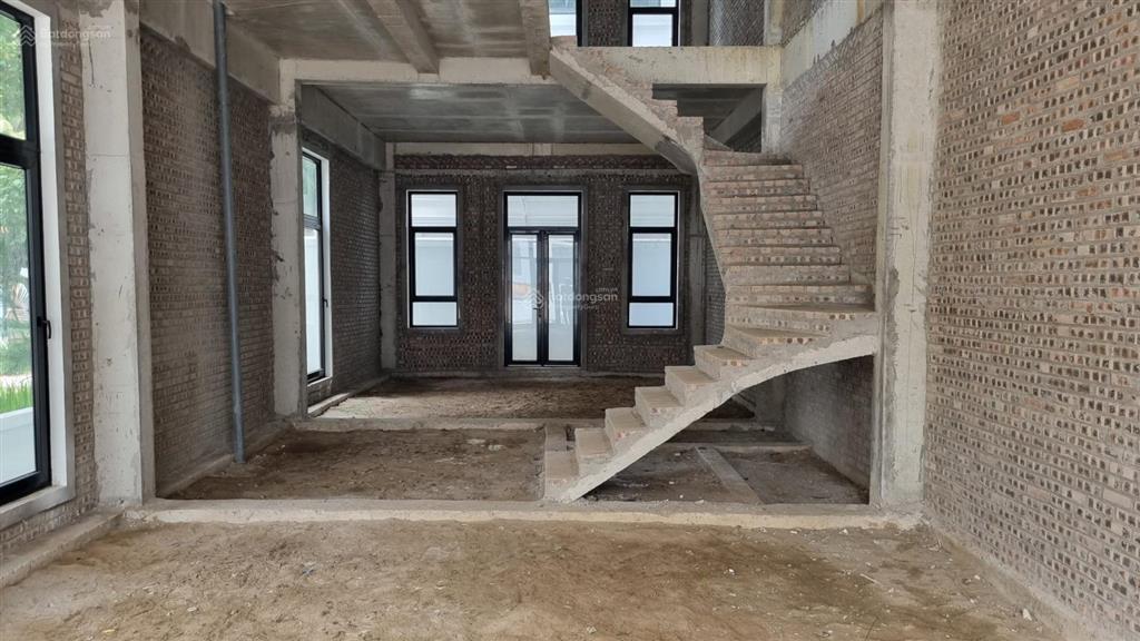 Gỡ ngân hàng! chính chủ cần bán gấp lk 100m2 mt 5m x 5 tầng louis city hoàng mai, giá thỏa thuận