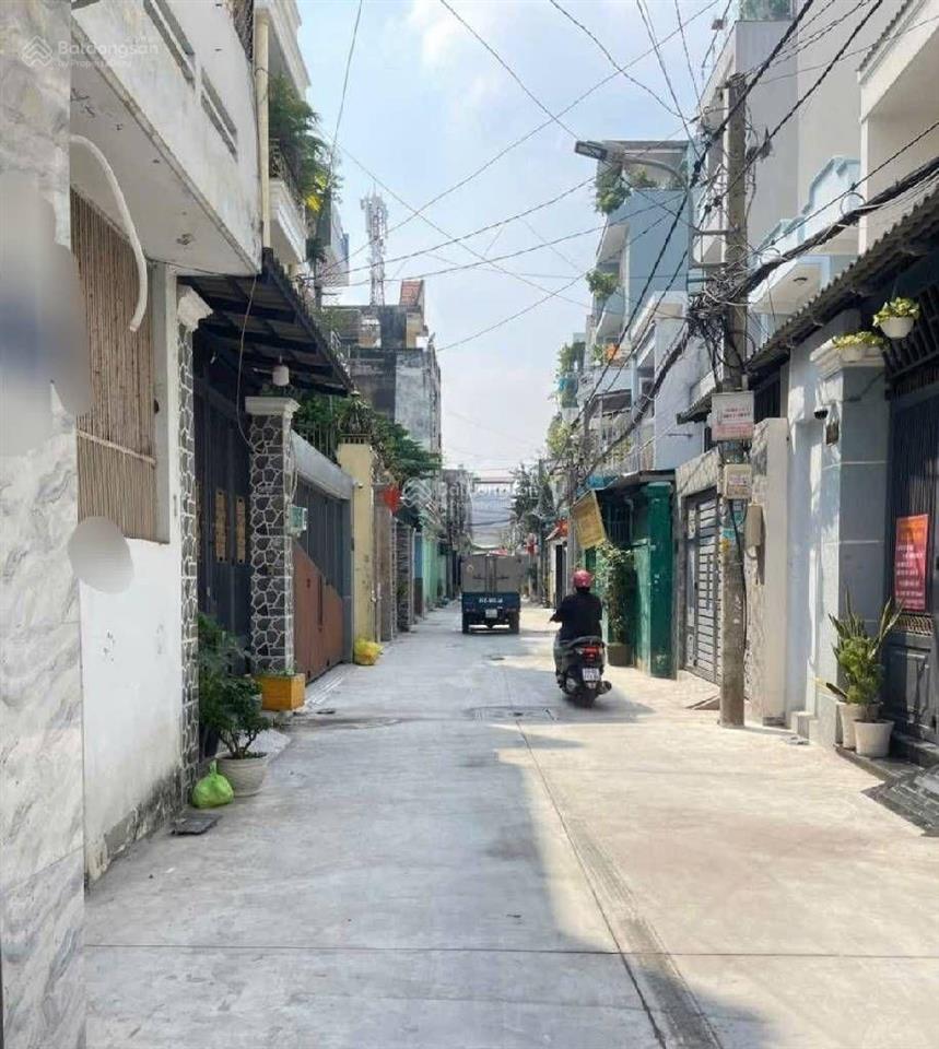 Nhà 2 tầng mới đẹp  xe hơi đỗ cửa  sát nguyễn sơn  chỉ nhỉnh 3 tỷ