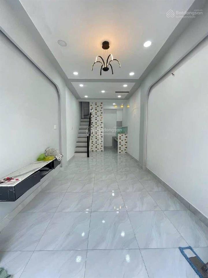 Nhà 2 tầng mới đẹp  xe hơi đỗ cửa  sát nguyễn sơn  chỉ nhỉnh 3 tỷ