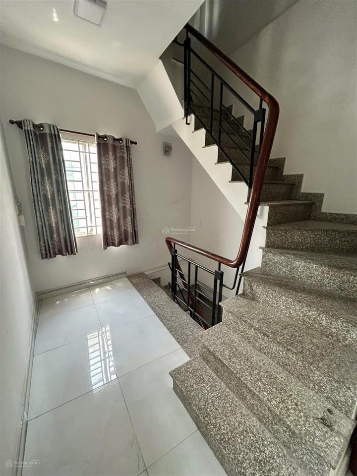 Mặt tiền kinh doanh đỉnh lạc long quân  40 m2 4 tầng  chỉ nhỉnh nhẹ 8 tỷ