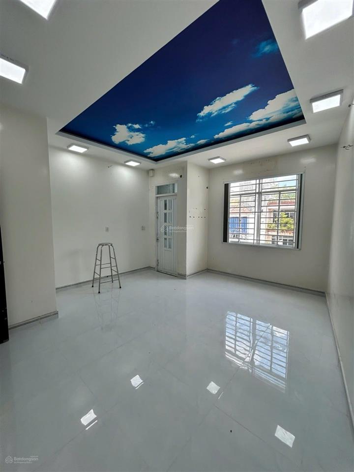 Mặt tiền kinh doanh đỉnh lạc long quân  40 m2 4 tầng  chỉ nhỉnh nhẹ 8 tỷ
