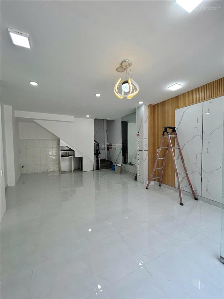 Mặt tiền kinh doanh đỉnh lạc long quân  40 m2 4 tầng  chỉ nhỉnh nhẹ 8 tỷ