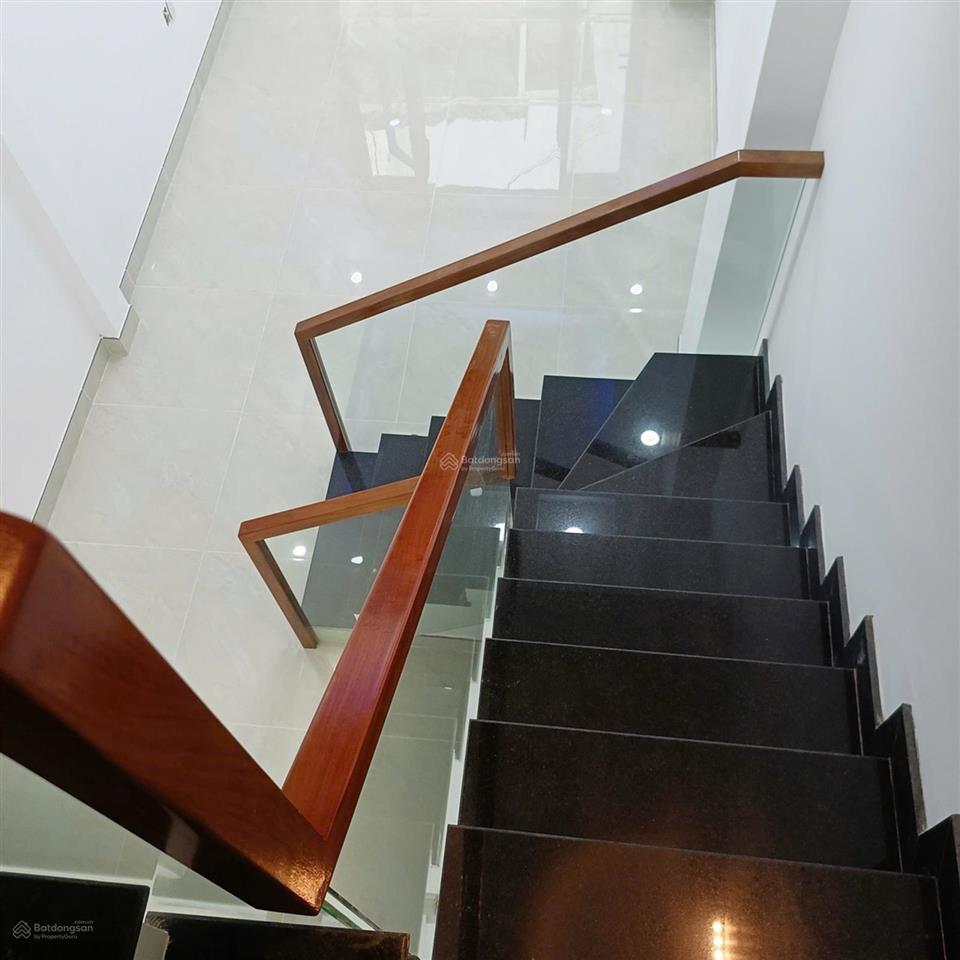Nhà đẹp giá tốt âu cơ  2 tầng 50 m2  chỉ nhỉnh nhẹ 7 tỷ