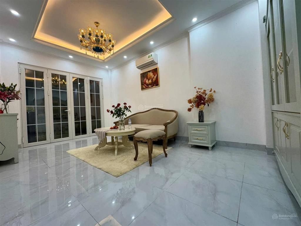 Chỉ 8.6 tỷ  cầu giấy  41 m2 5 tầng  full nội thất  sát phố  kinh doanh