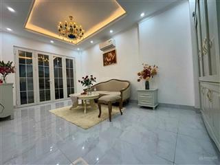 Chỉ 8.6 tỷ  cầu giấy  41 m2 5 tầng  full nội thất  sát phố  kinh doanh