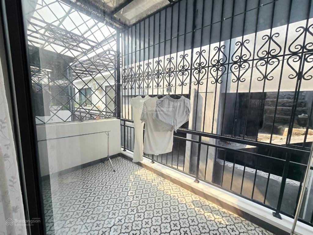 Hot! cầu giấy chỉ 9,6 tỷ dt40 m25 tầng  3 ngủ  sátôtô  cạnh hồ  nhà đẹp full nội thất ở ngay