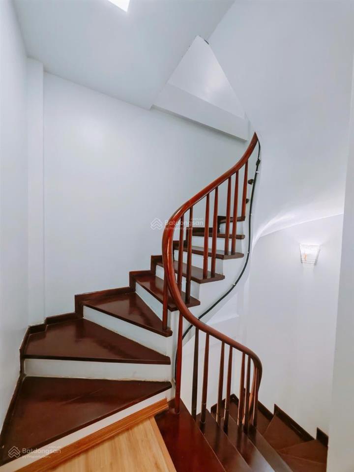 Vip ! 8.9tỷ  hoa bằng  cầu giấy  45 m2  5tâng ôtô tránh  kinh doanh full nội thất đẹp ở ngay