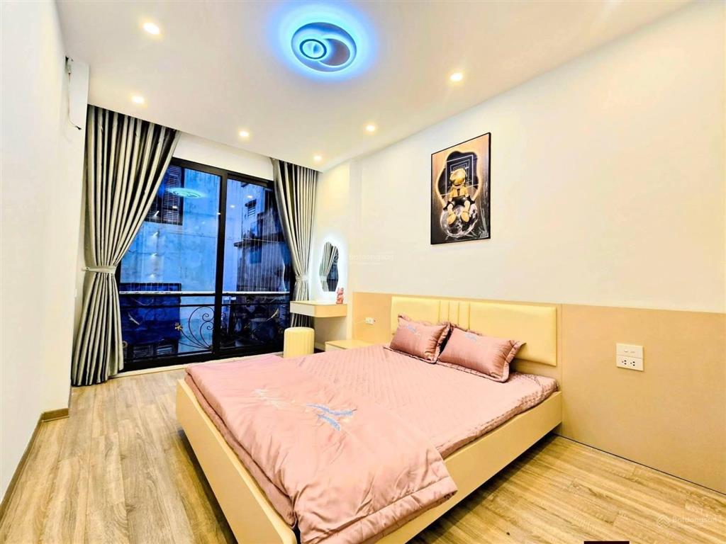 Vip ! 8.9tỷ  hoa bằng  cầu giấy  45 m2  5tâng ôtô tránh  kinh doanh full nội thất đẹp ở ngay