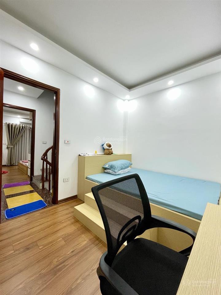 Chỉ 8 tỷ ! siêu phẩm nguyễn khang cầu giấy , 37 m2 , sát ôtô ,ở ngay