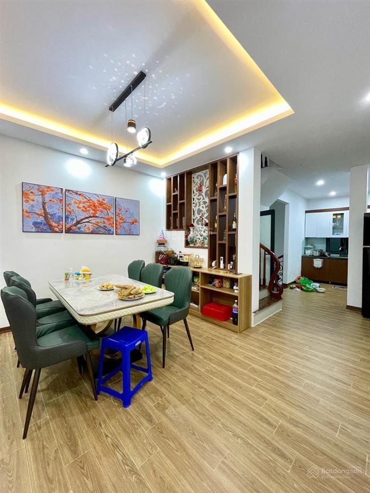 Cực hiếm ! chỉ 9,5 tỷ  nhà cầu giấy 5tâng ôtô đỗ cửa kinh doanh full nội thất ở sướng