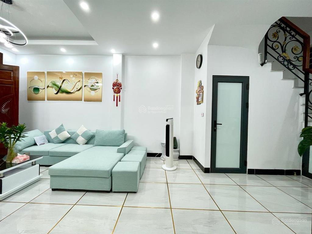 Cực hiếm ! chỉ 9,5 tỷ  nhà cầu giấy 5tâng ôtô đỗ cửa kinh doanh full nội thất ở sướng