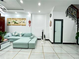 Cực hiếm ! chỉ 9,5 tỷ  nhà cầu giấy 5tâng ôtô đỗ cửa kinh doanh full nội thất ở sướng