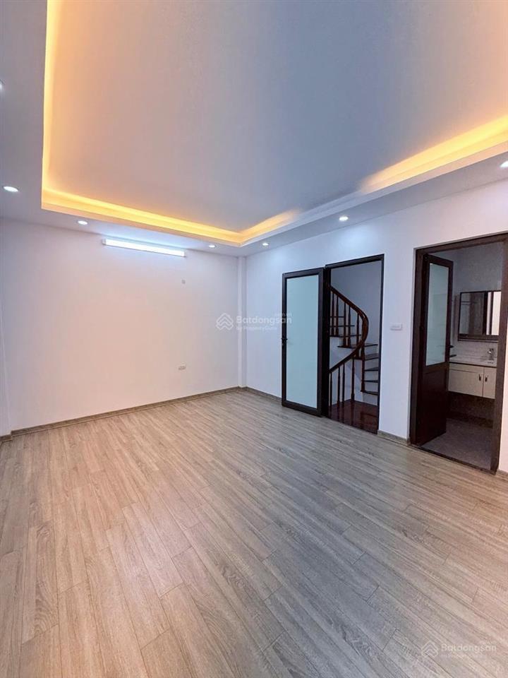 Hiếm ! chỉ 8,2 tỷ  cầu giấy  sát ôtô  kinh doanh  gần công viên cầu giấy