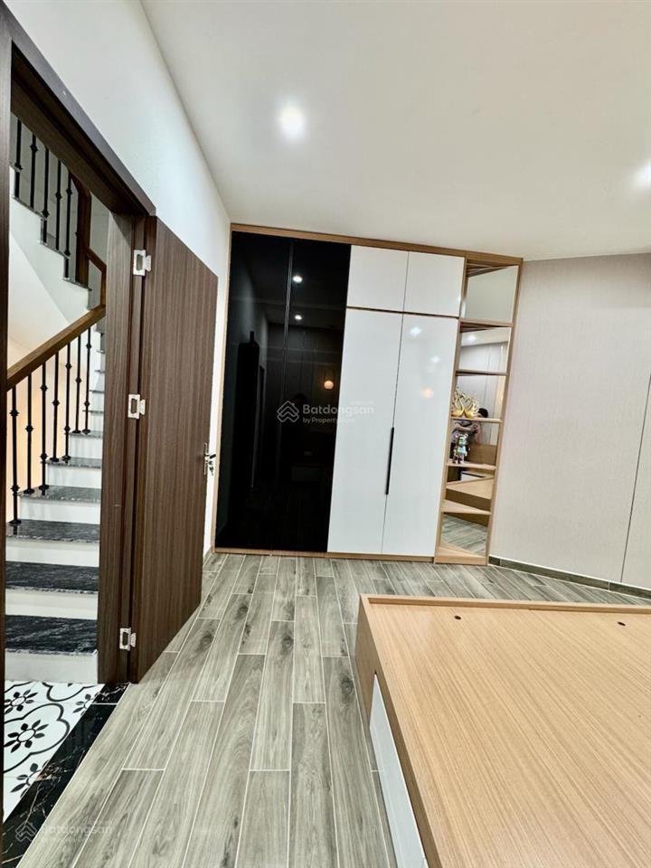 Hiếm ! chỉ 8,2 tỷ  cầu giấy  sát ôtô  kinh doanh  gần công viên cầu giấy