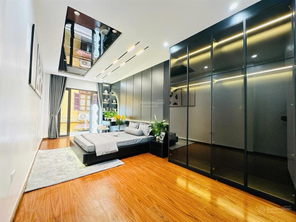 Cầu giấy ! chỉ 7,98 tỷ 45m2 3pn 4wc full nội thất  gần phố cách ôtô 30m  nhà đẹp ở ngay