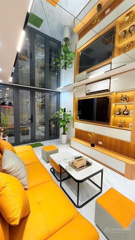 Cầu giấy 36m2 5 tầng thang máy full nội thất ở ngay chỉ 10 tỷ