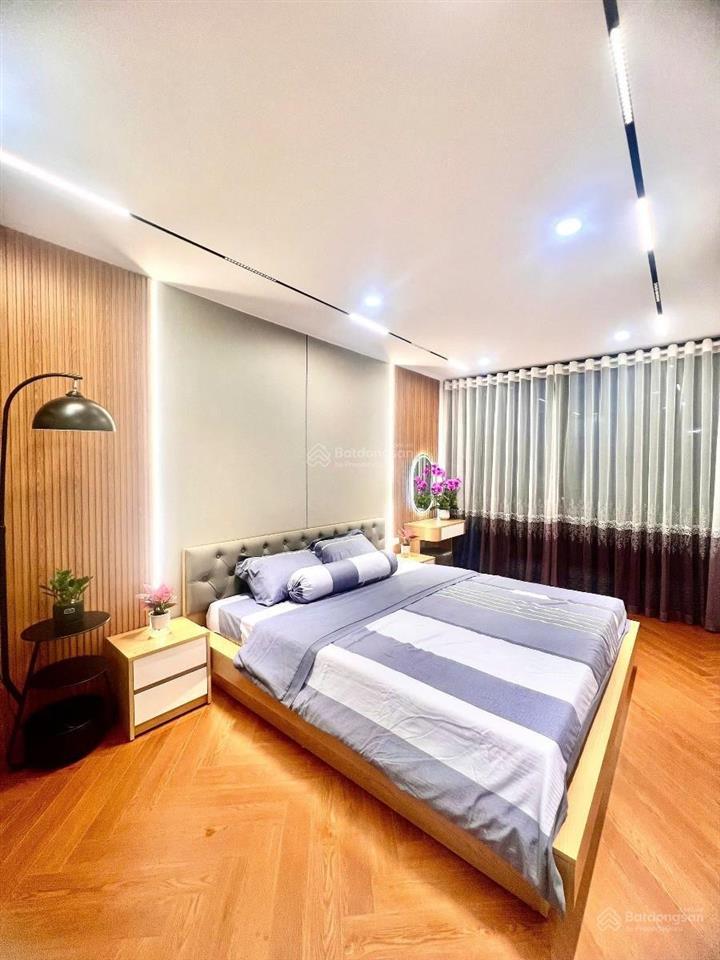 Cầu giấy 36m2 5 tầng thang máy full nội thất ở ngay chỉ 10 tỷ