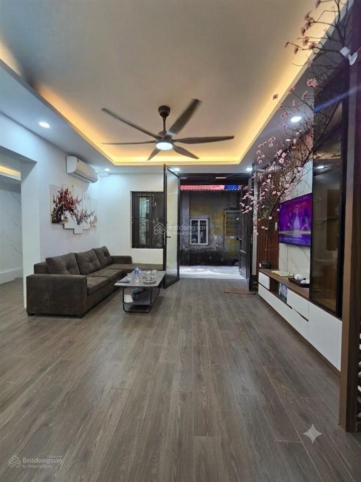 Hiếm cầu giấy  50m2  2 phòng ngủ  ôtô đỗ cửa tòa  sổ đỏ sang tên  ở ngay