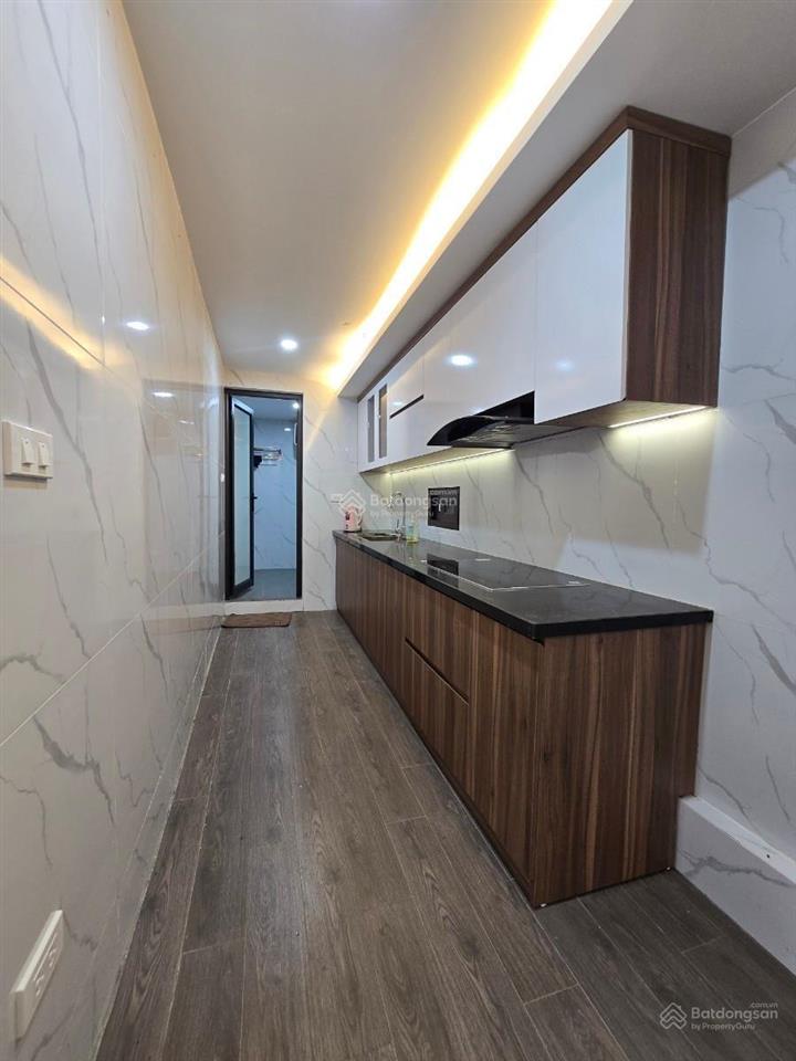 Hiếm cầu giấy  50m2  2 phòng ngủ  ôtô đỗ cửa tòa  sổ đỏ sang tên  ở ngay