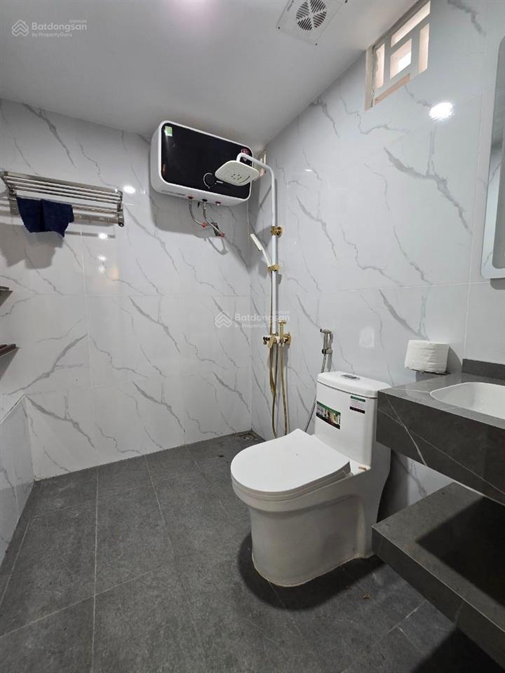 Hiếm cầu giấy  50m2  2 phòng ngủ  ôtô đỗ cửa tòa  sổ đỏ sang tên  ở ngay