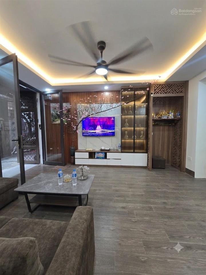 Hiếm cầu giấy  50m2  2 phòng ngủ  ôtô đỗ cửa tòa  sổ đỏ sang tên  ở ngay