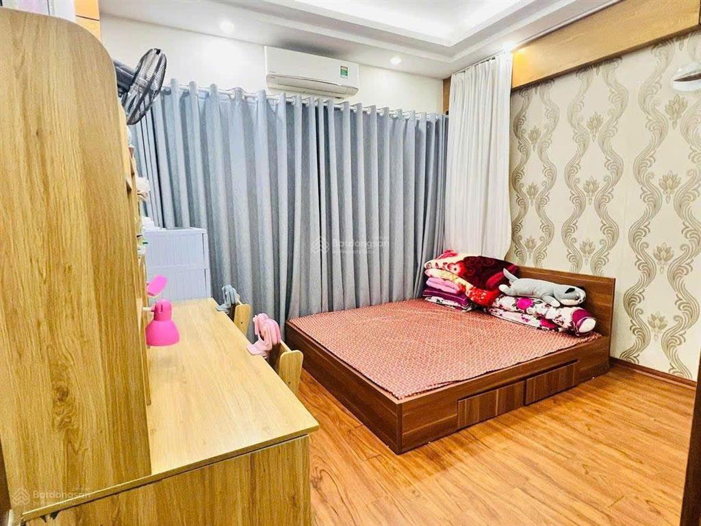 Giật mình 7,5 tỷ  5 tầng  30m2  gần ôtô  dương quảng hàm, cầu giấy về ở ngay