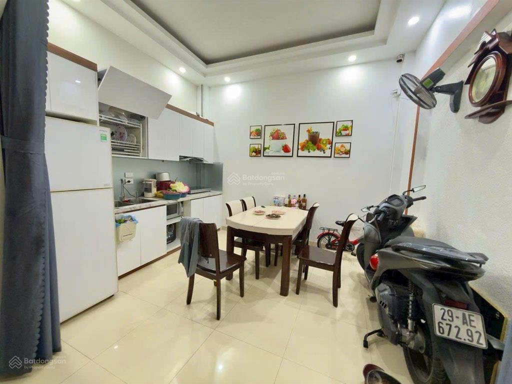Giật mình 7,5 tỷ  5 tầng  30m2  gần ôtô  dương quảng hàm, cầu giấy về ở ngay