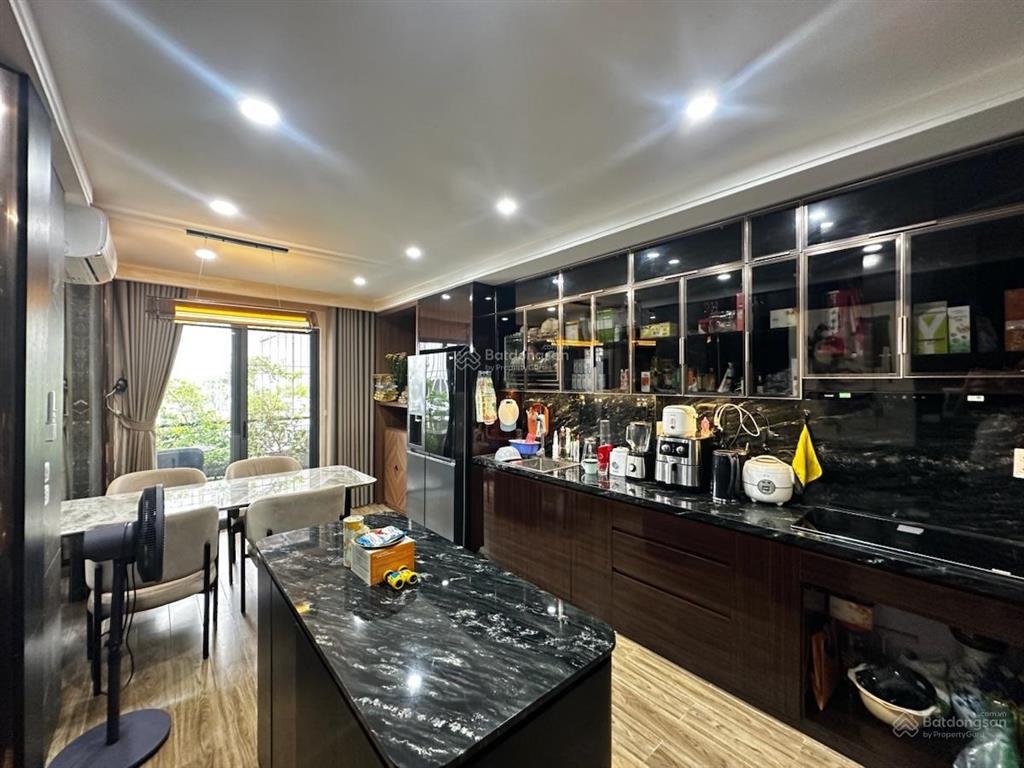 Cầu giấy 8,5 tỷ, 41m2 x 6 tầng  gần ôtô siêu thị hồ điều hòa full nội thất  ở ngay