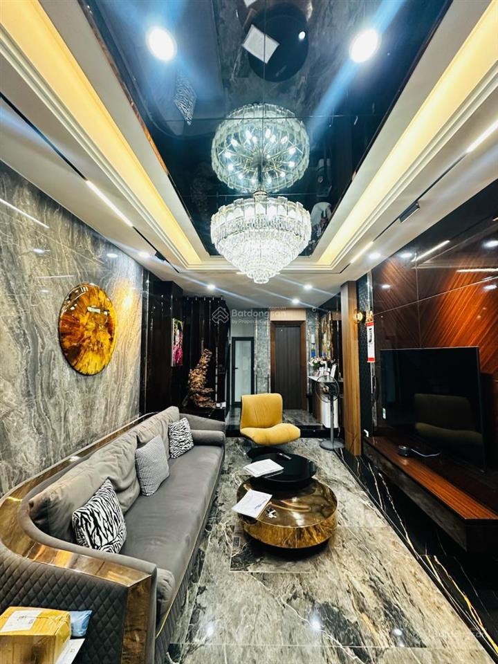 Cầu giấy 8,5 tỷ, 41m2 x 6 tầng  gần ôtô siêu thị hồ điều hòa full nội thất  ở ngay