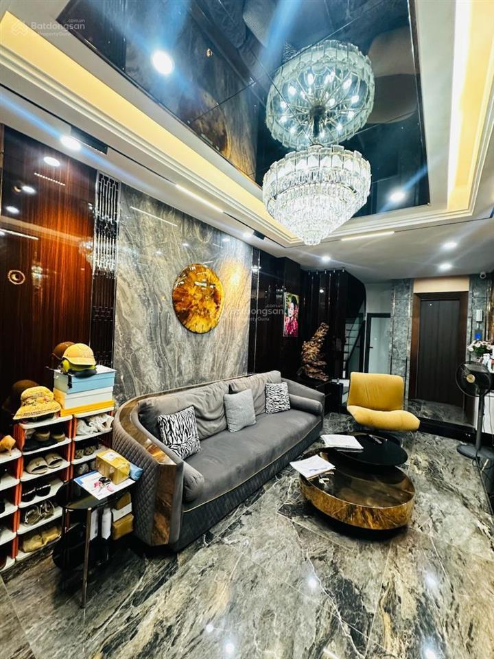 Cầu giấy 8,5 tỷ, 41m2 x 6 tầng  gần ôtô siêu thị hồ điều hòa full nội thất  ở ngay
