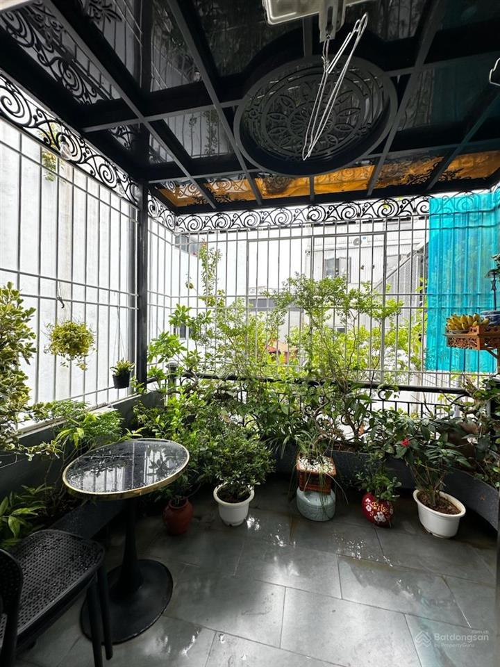 Cầu giấy 8,5 tỷ, 41m2 x 6 tầng  gần ôtô siêu thị hồ điều hòa full nội thất  ở ngay