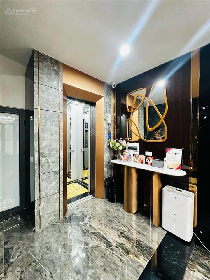 Cầu giấy 8,5 tỷ, 41m2 x 6 tầng  gần ôtô siêu thị hồ điều hòa full nội thất  ở ngay